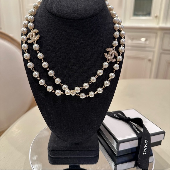 Chanel Two Zipper Pull Faux Pearl Gold Tone Charms - Picture 3 of 5